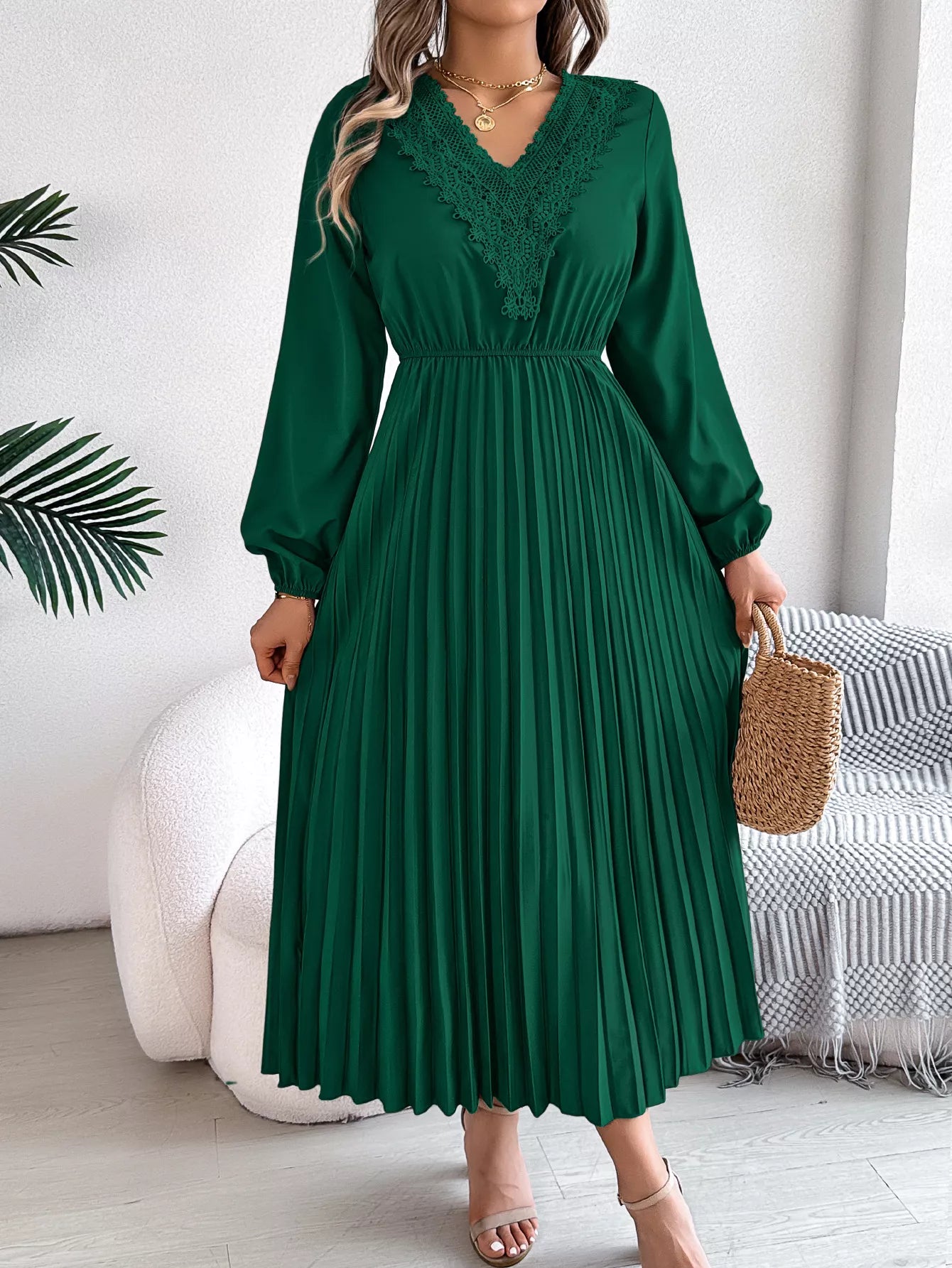 Lace Detail V-Neck Pleated Dress