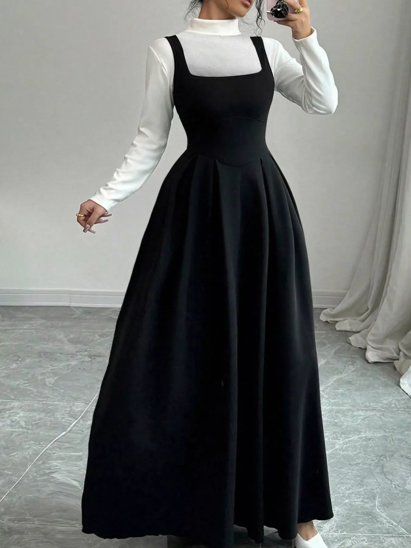 Sleeveless A-Line Maxi Dress with Square Neckline