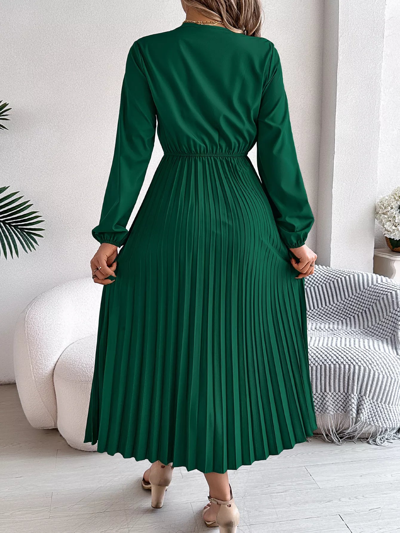 Lace Detail V-Neck Pleated Dress