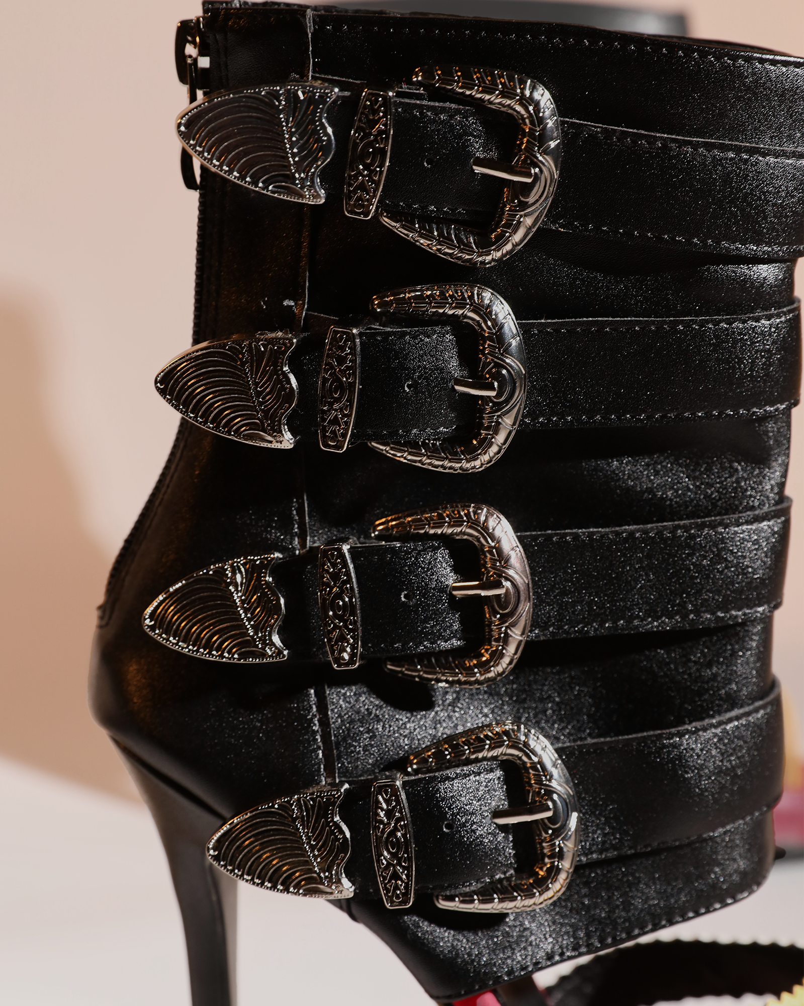 Baba Buckle Deconstruct Thong Sandals In Black