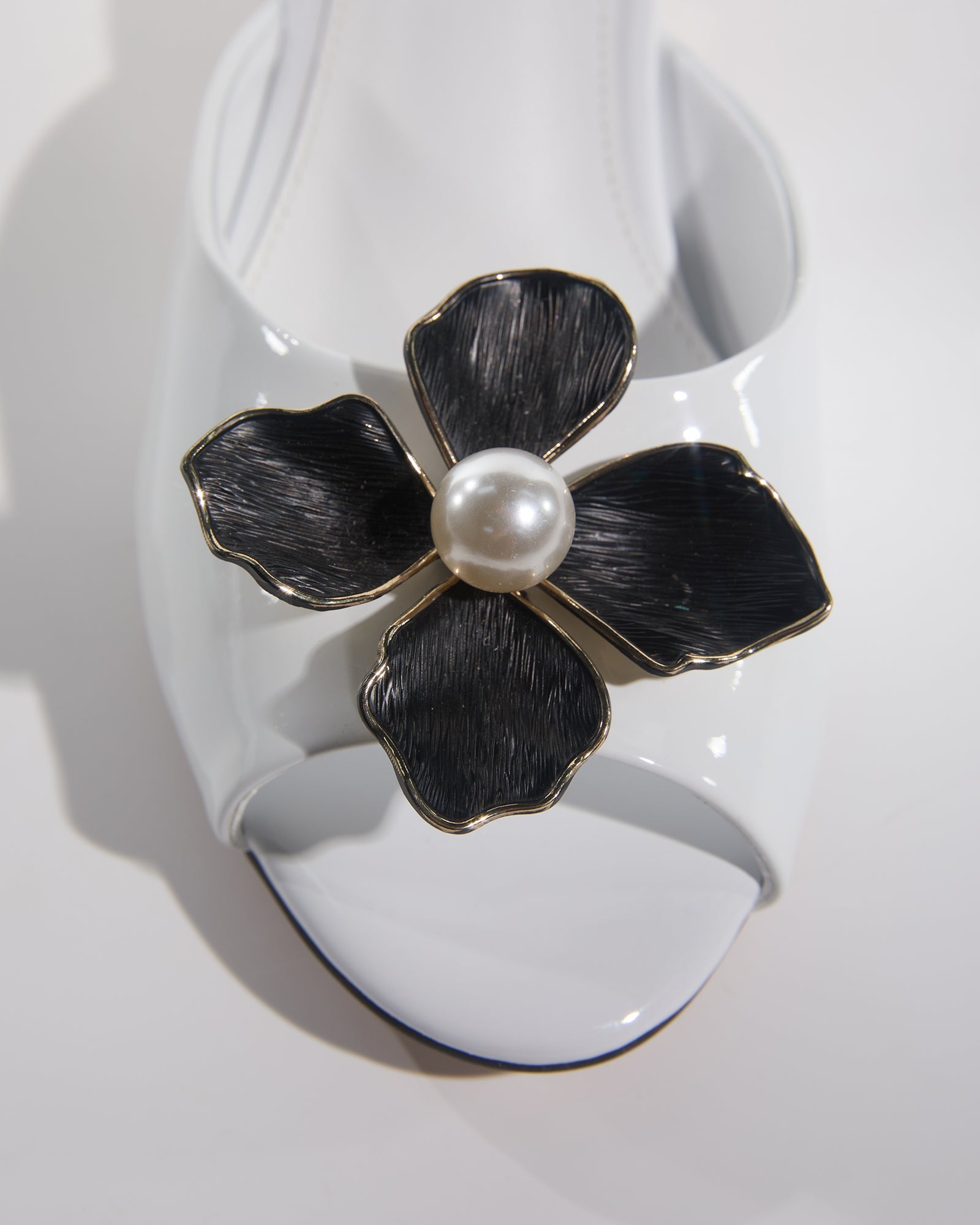 Bonnie Pearl Flower Slippers In White