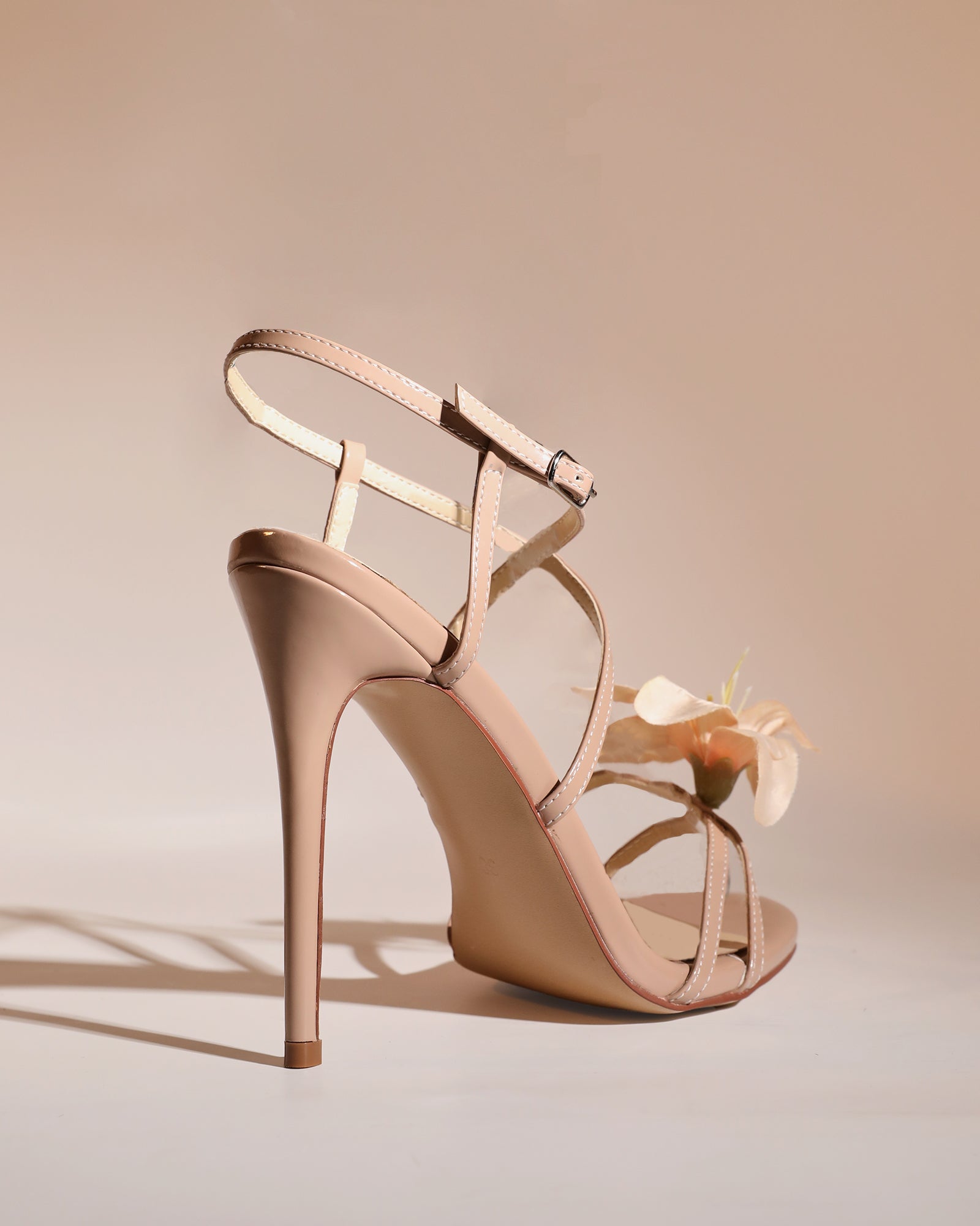 Maurizia Flower Cross Strap Sandals In Beige