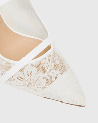 Narcisa Lace Pumps In White