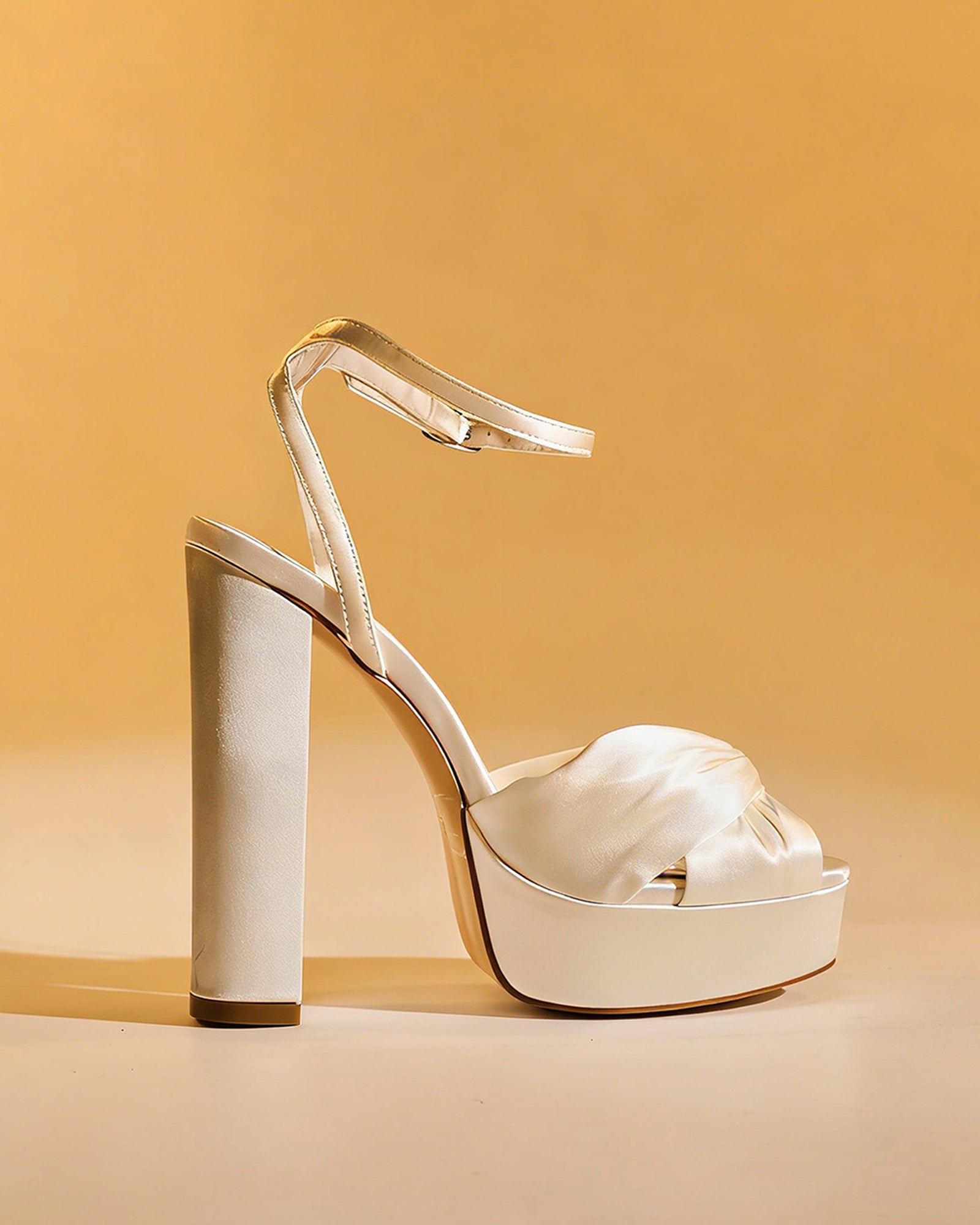 Satu Knot Platform Sandals In White