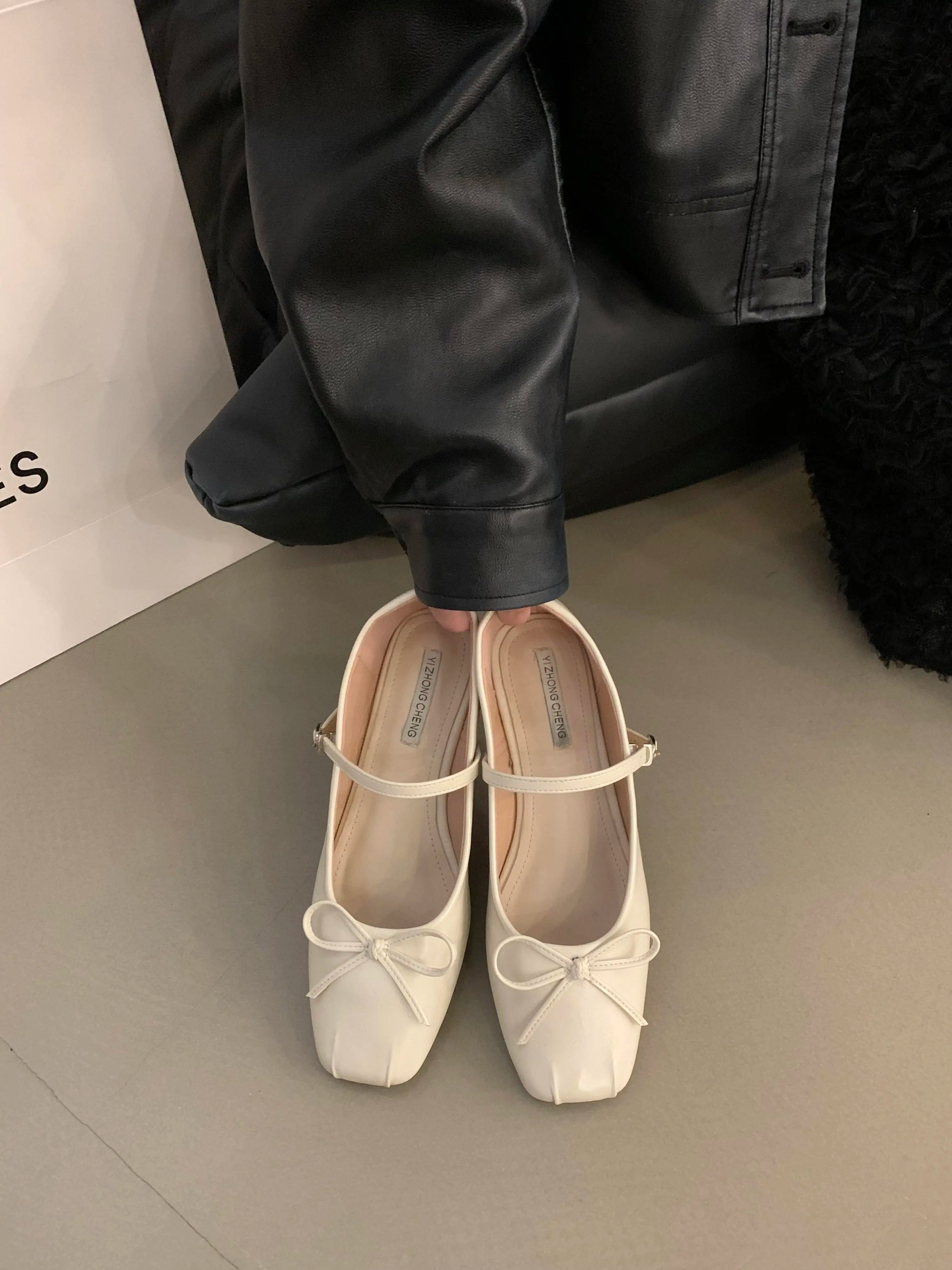 French Flat Bottomed Mary Jane Single Shoe Shoes and Autumn Korean Version Silver Casual Shoes