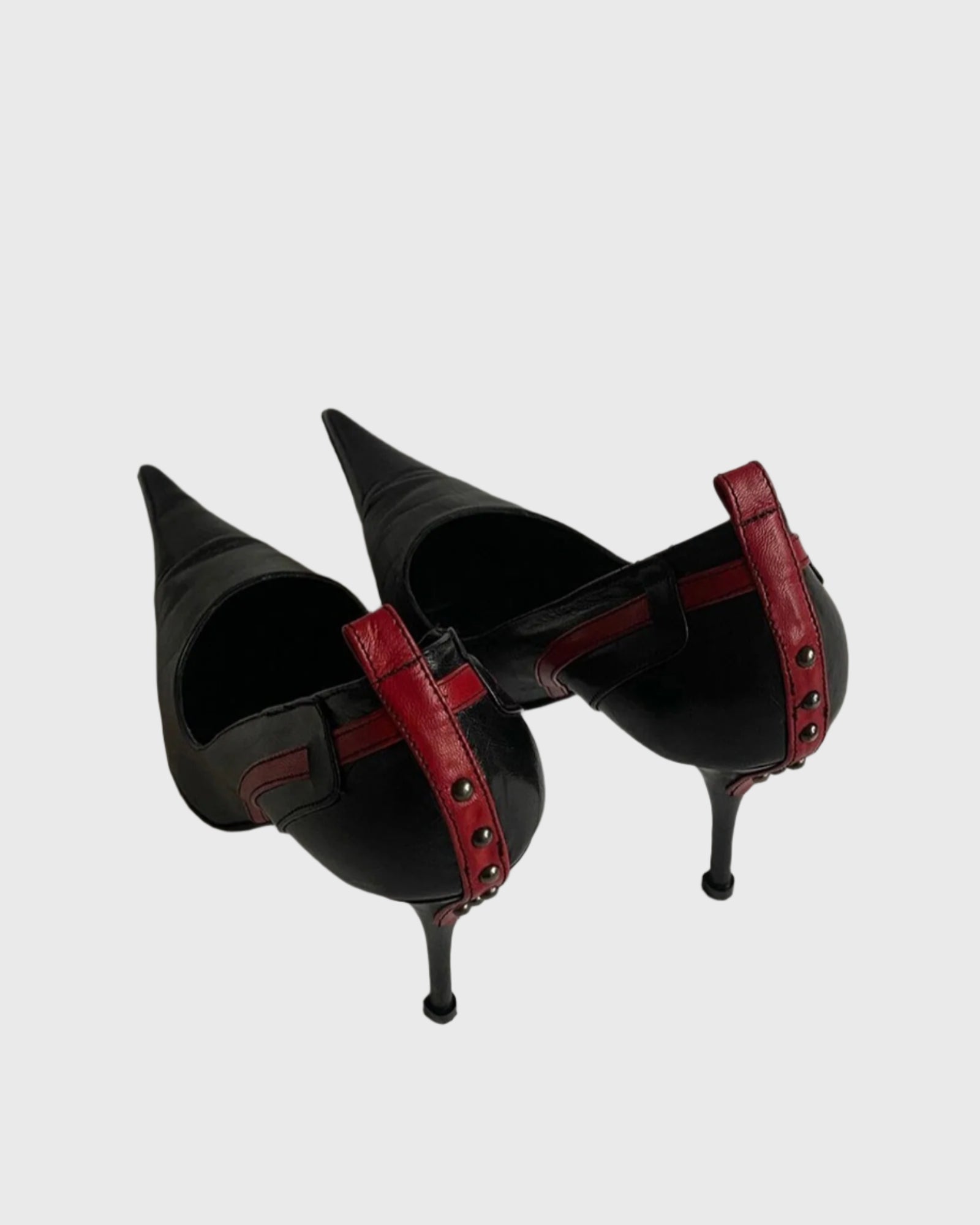 Variel Rivet Cross Pumps In Black Red