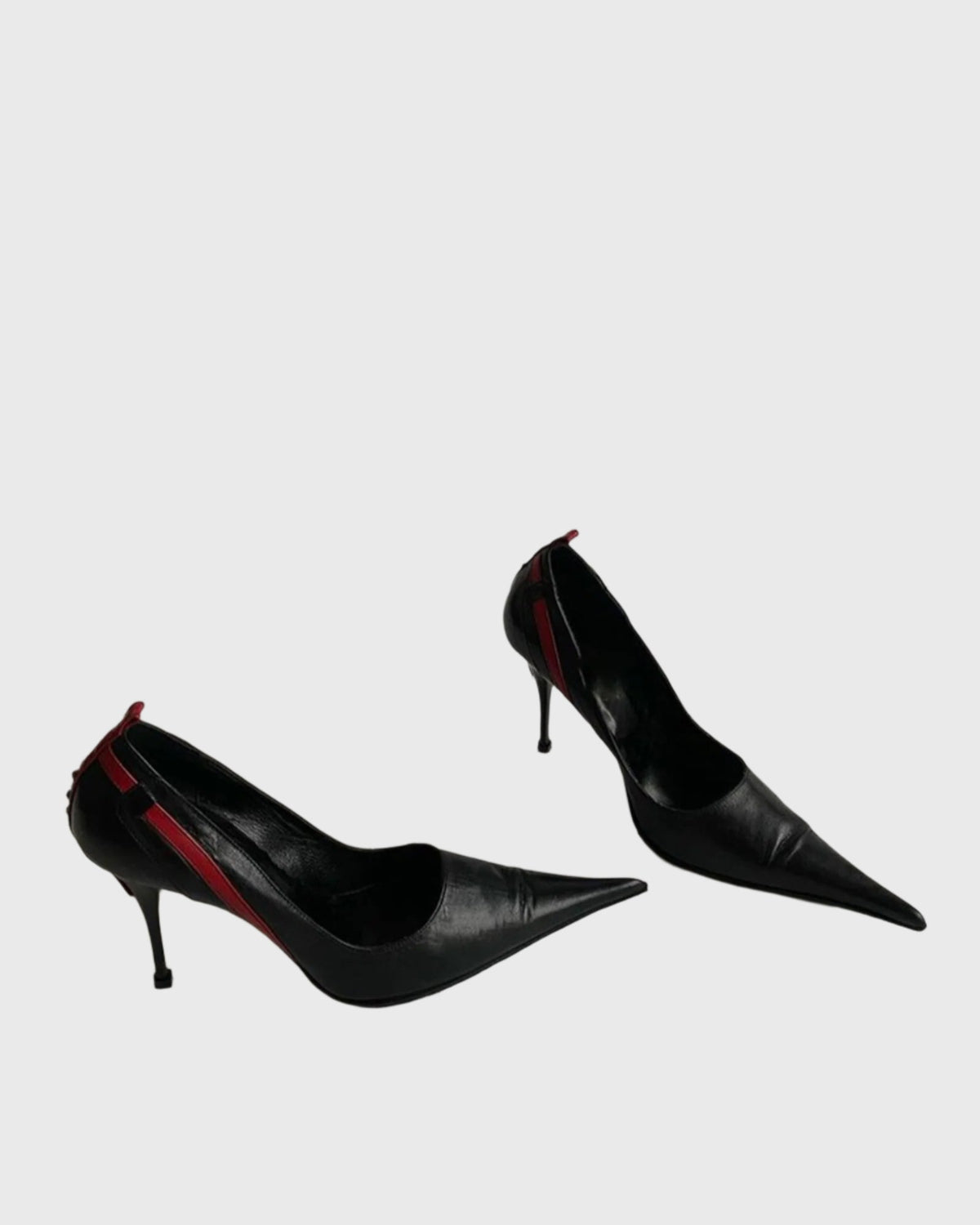 Variel Rivet Cross Pumps In Black Red