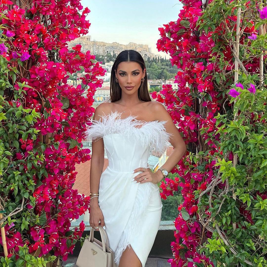 Alyia Elegant Sleeveless Split Feather Dress